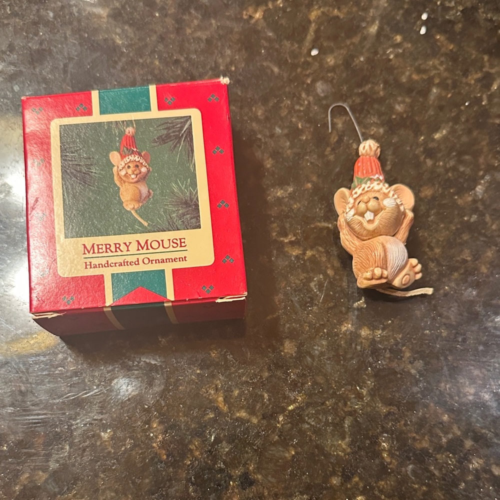Merry Mouse Handcrafted Ornament - Brown and Red Hallmark 1985 vintage
